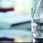 Qué beneficios trae purificar el agua y cómo hacerlo