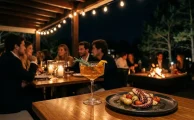 Sugerencias sobre los mejores lugares para cenar en Punta del Este de noche.